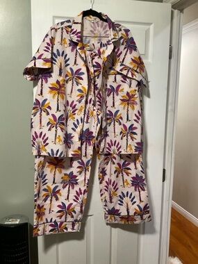 Printfresh Cream Tropical Palm Print Capris Pajama Set in Purple & Yellow